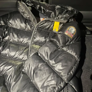 Parajumper jacka - Bra skick, ej använd supermycket, priset ej hugget i sten