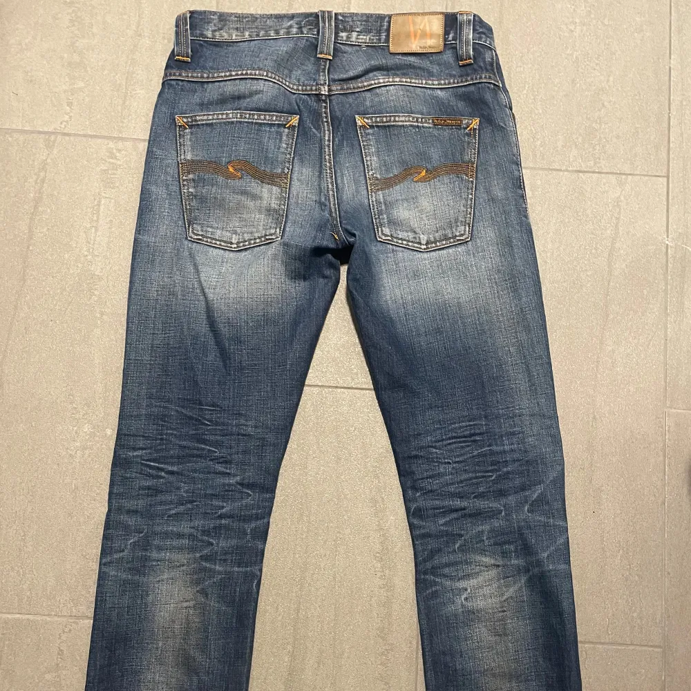 Hej säljer mina nudie jeans i storlek 31/32. Jeansen är i bra skick . Jeans & Byxor.