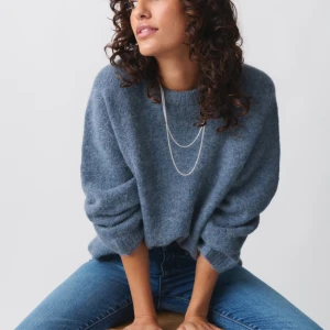 Stickad tröja gina - Helt helt oanvänt blå stickad tröja från gina dom jag aödrig använt då jah inte gillade färgen tyvärr🫶🏼