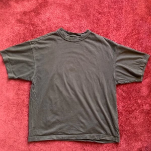 Svart t-shirt  - Svart hm t-shirt storlek small, passform oversized.