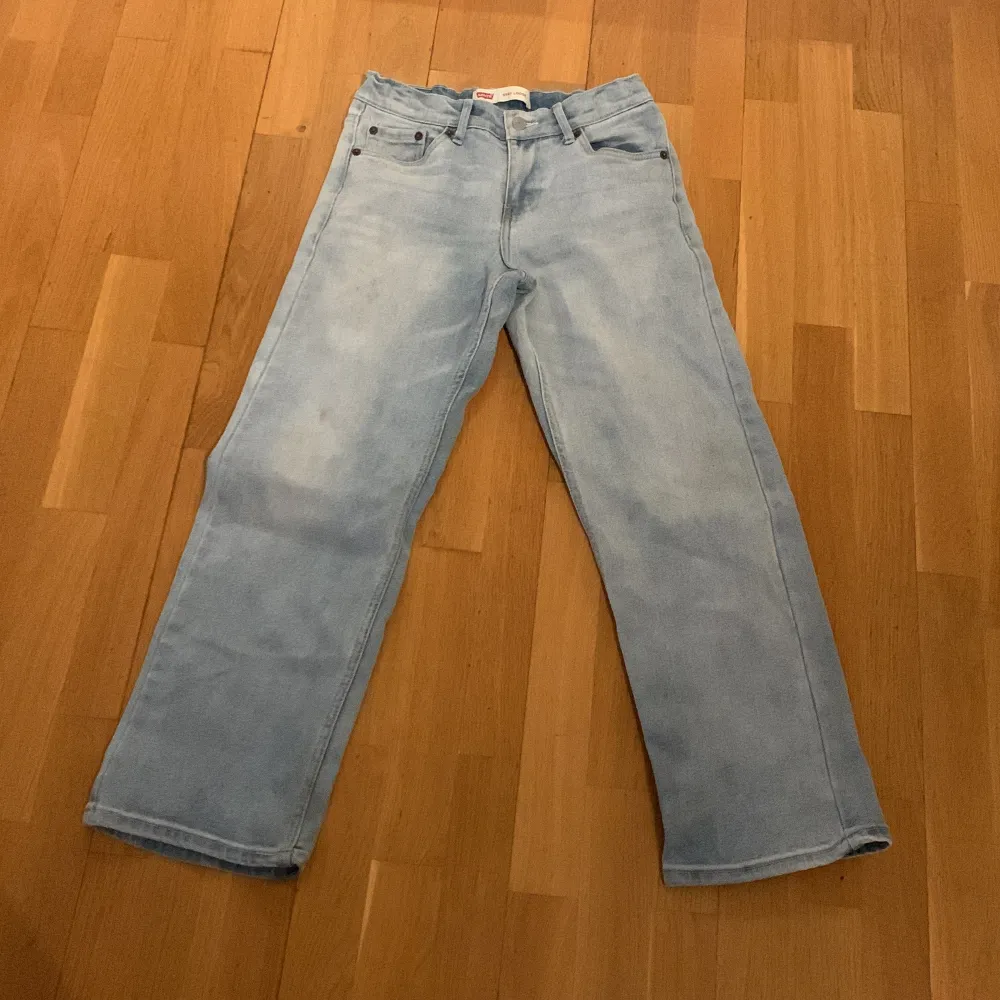 Nästan helt oanvända för de är för små. Jeans & Byxor.