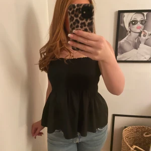 Svart topp  - Nyskick 🩷nypris ca 350