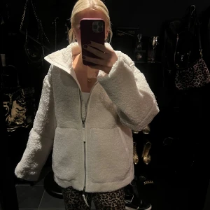 Pile Jacka - Säljer denna helt nya pile jackan ifrån H&M med prislapp
