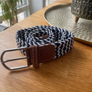 Flätat bälte - Helt nytt flätat skärp helt oanvänt perfekt nu till hösten!