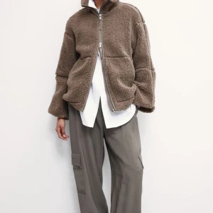 Pilejacka H&M - Slutsåld pilejacka från hm men prislappar kvar, storlek M