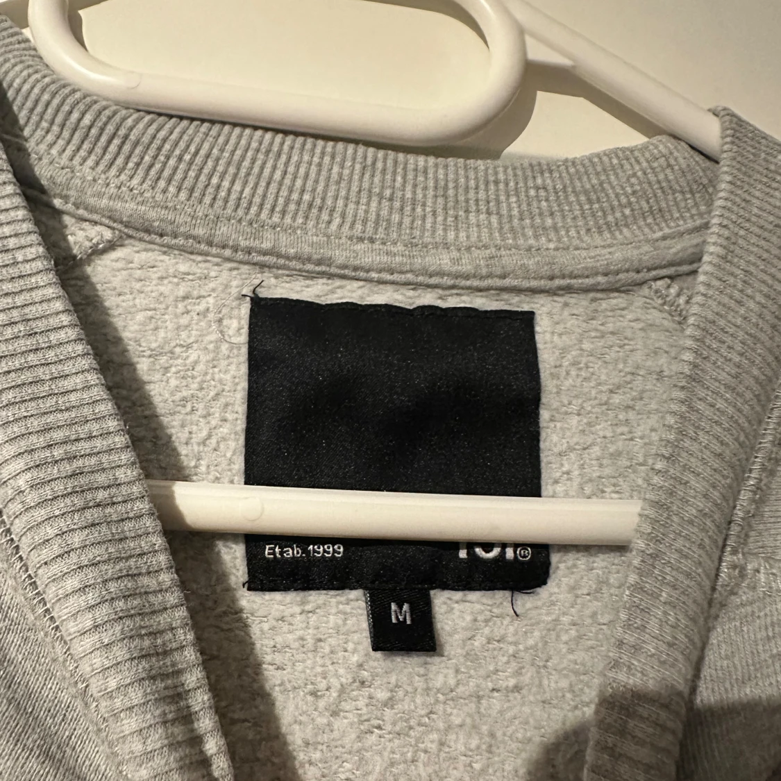 Grå tröja - 91