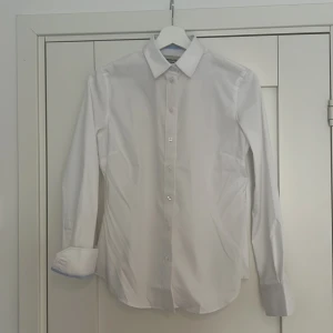 Berkeley skjorta NY - Säljer en helt ny skjorta från Berkeley i storlek S/36