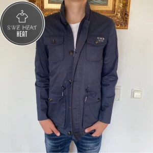 Field jacka - Tja, säljer nu denna feta field jacka i storlek S i fint skick! Hör av dig vid frågor eller funderingar!