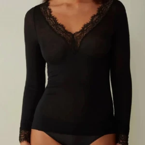 Intimissimi tröja - Superfint skick, inga defekter☺️ använd fåtal gånger, köptes helt ny💕 Skriv för egna bilder eller frågor.