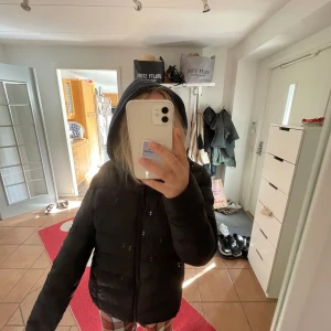 HAMPTON REPUBLIC JACKA  - as snygg jacka, pefekt till hösten !! Passar mig som vanligtvis när xs/s storlek 40/42 ! JÄTTEBRA SKICK INGA DEFFEKTER ! Pris diskuteras vid nabb affär 💗💗