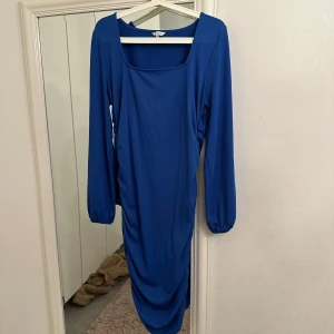 Klänning - Blå klänning Använd 1 gång Strl Xl Utmärkt skick