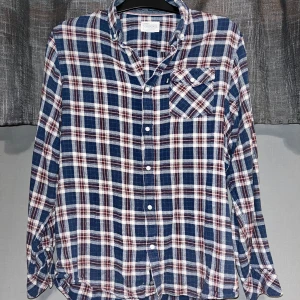 Flanell skjorta - Unik flanell skjorta! Passar storlek S, och ör inte använd för mycket!