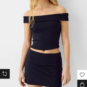 Minikjol - Säljer en perfekt minikjol med undershorts i💕använd ett fåtal gånger 