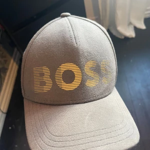 Säljer min boss keps pga att jag inte använder den längre  - Bra skick passar de flesta outfitsen 