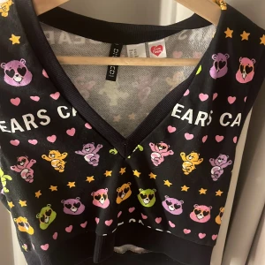 Tröja - Care bears mearch/ collab med hm för nåt år sedan säljer för att jag inte har den stilen 💗