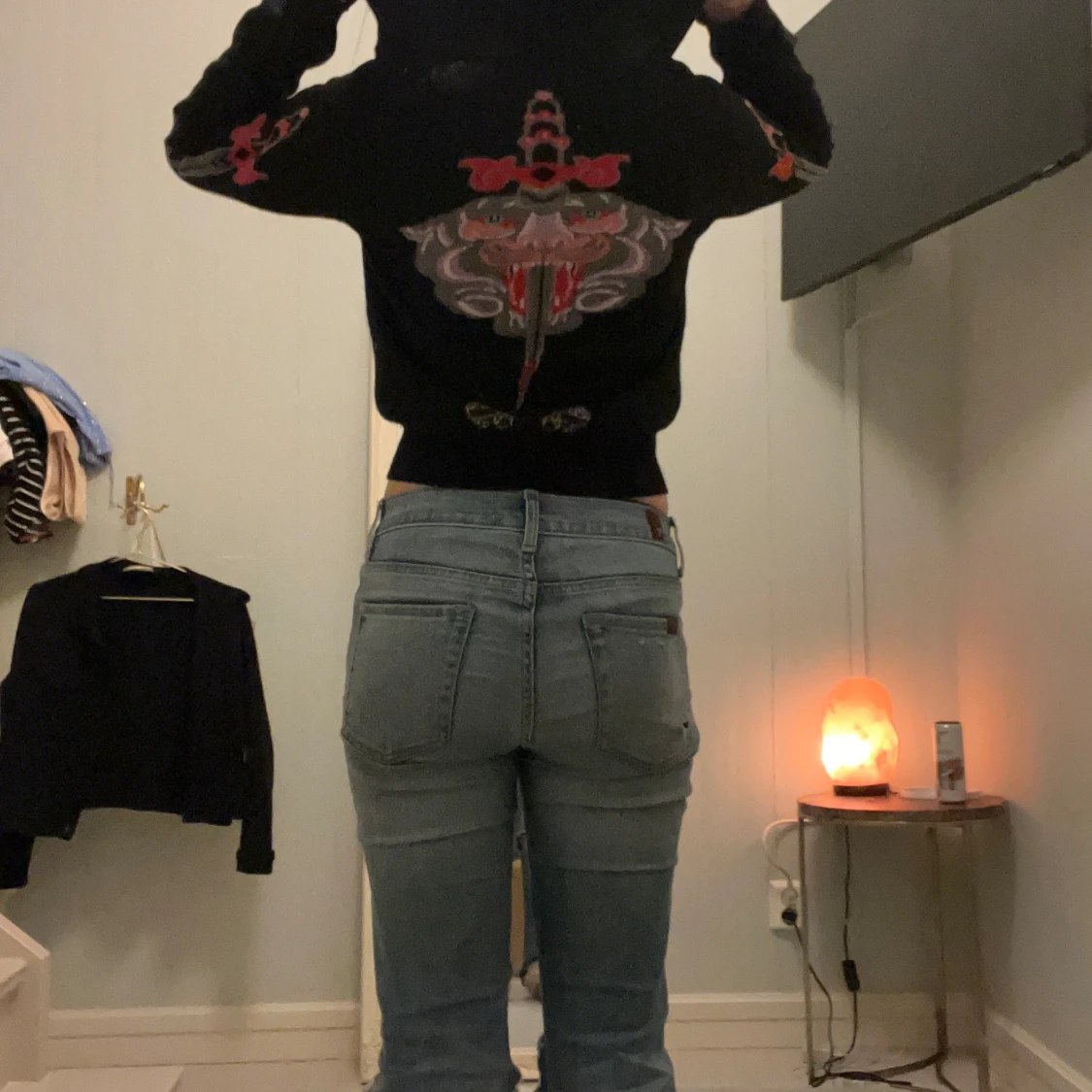 Sjukt unik och cool stickad hoodie med drakar!! - 1