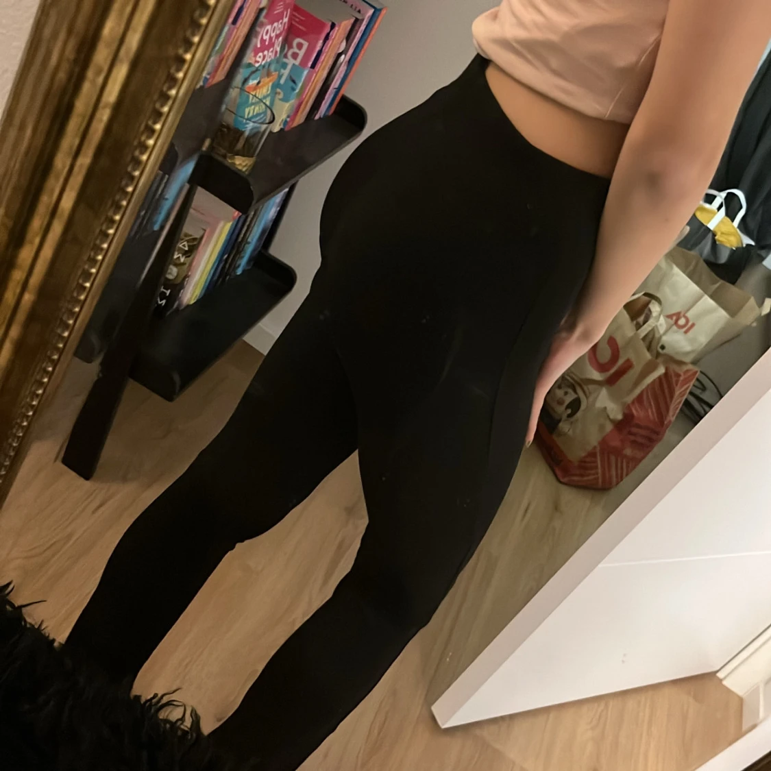 Svarta utsvängda  leggings - 2