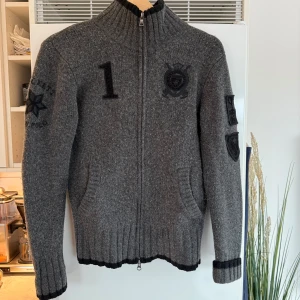Grå ulltröja från Hackett - Fint skick 100% merinoull