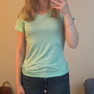 Mintgrön träningströja  - tshirt från energetics i storlek 36. Aldrig använd, prislapp kvar. nypris 200 kr