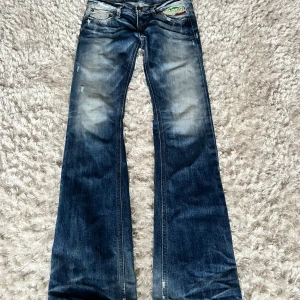 Coola jeans - Jättesnygga lågmidjade jeans med som tyvärr är för små för mig💕