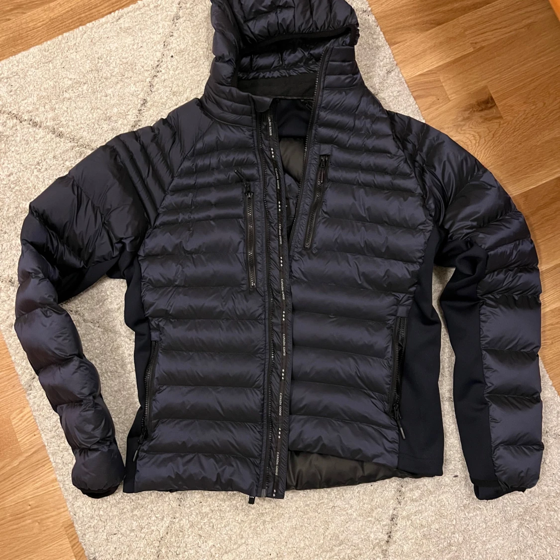 Svart dunjacka från Canada Goose