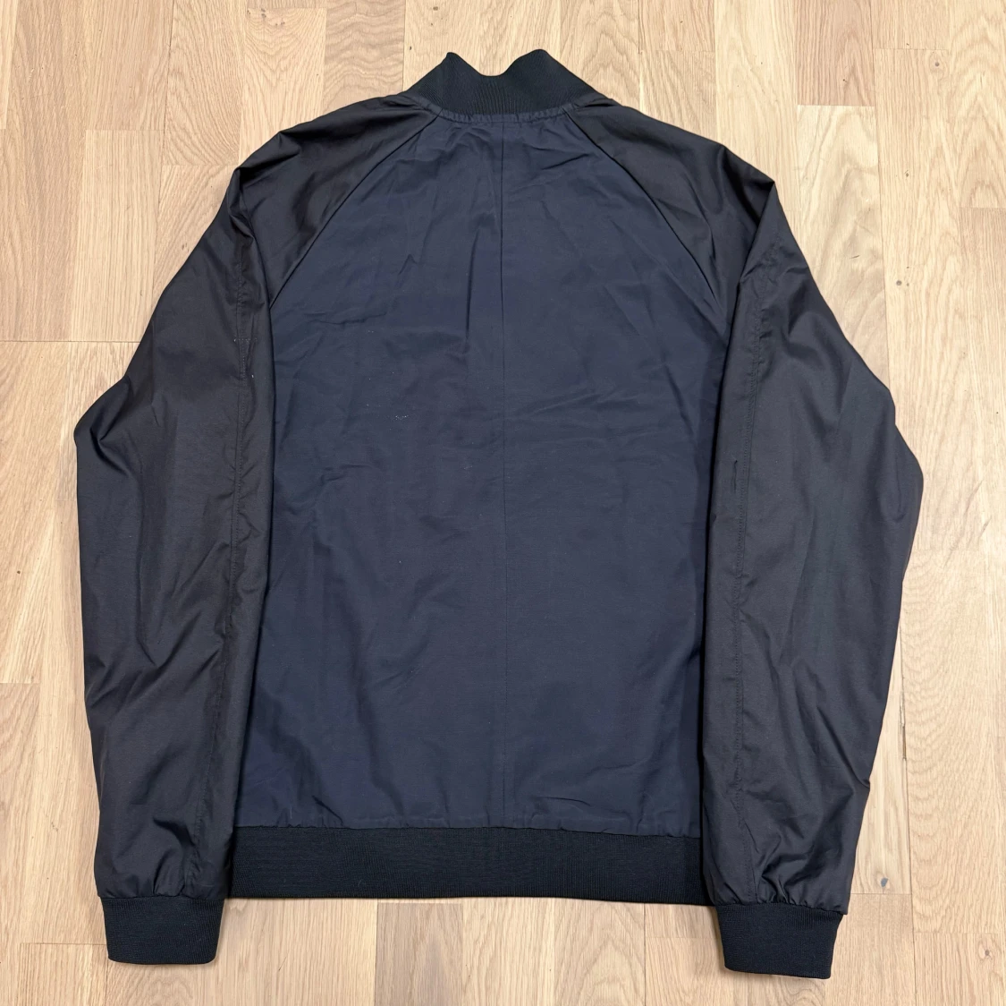 Mörkblå/svart bomberjacka från Nike - 1