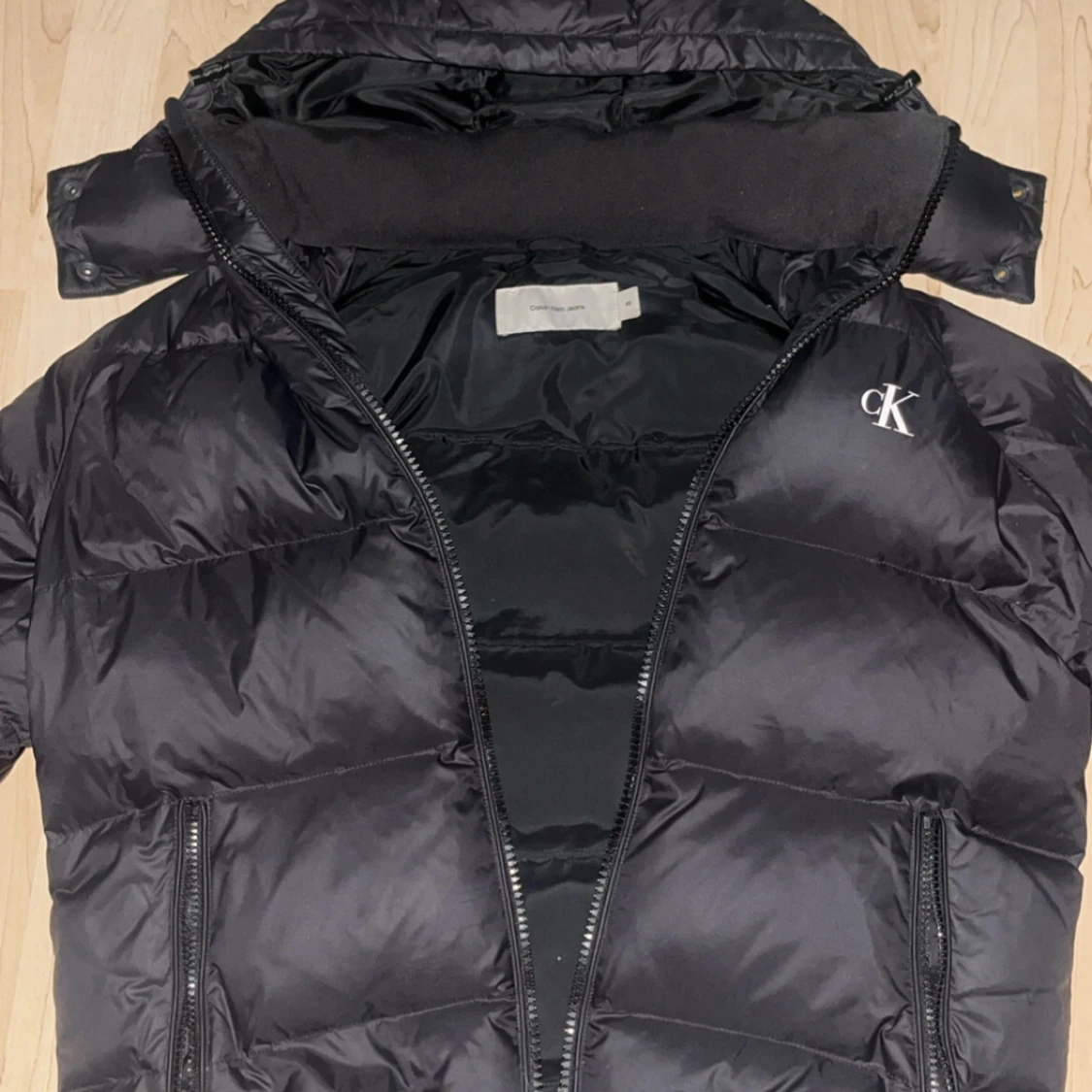 Svart pufferjacka från Calvin Klein - 2