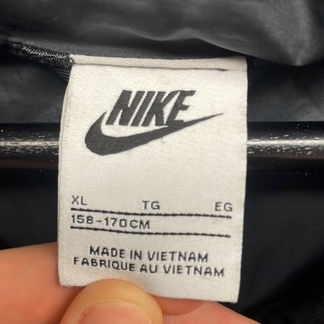 Svart dunjacka från Nike - 1