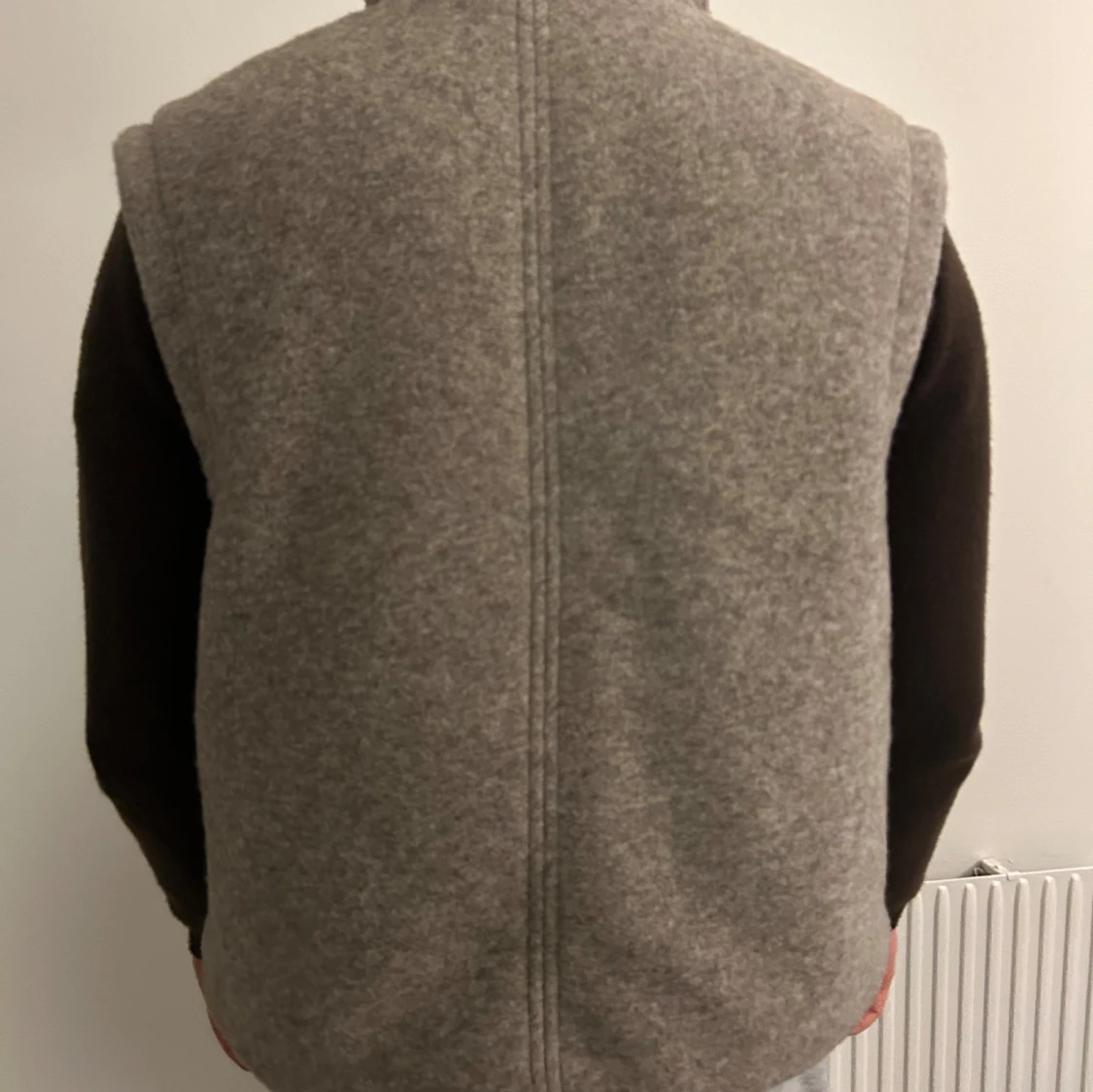 Grå ullväst med dragkedja - 2