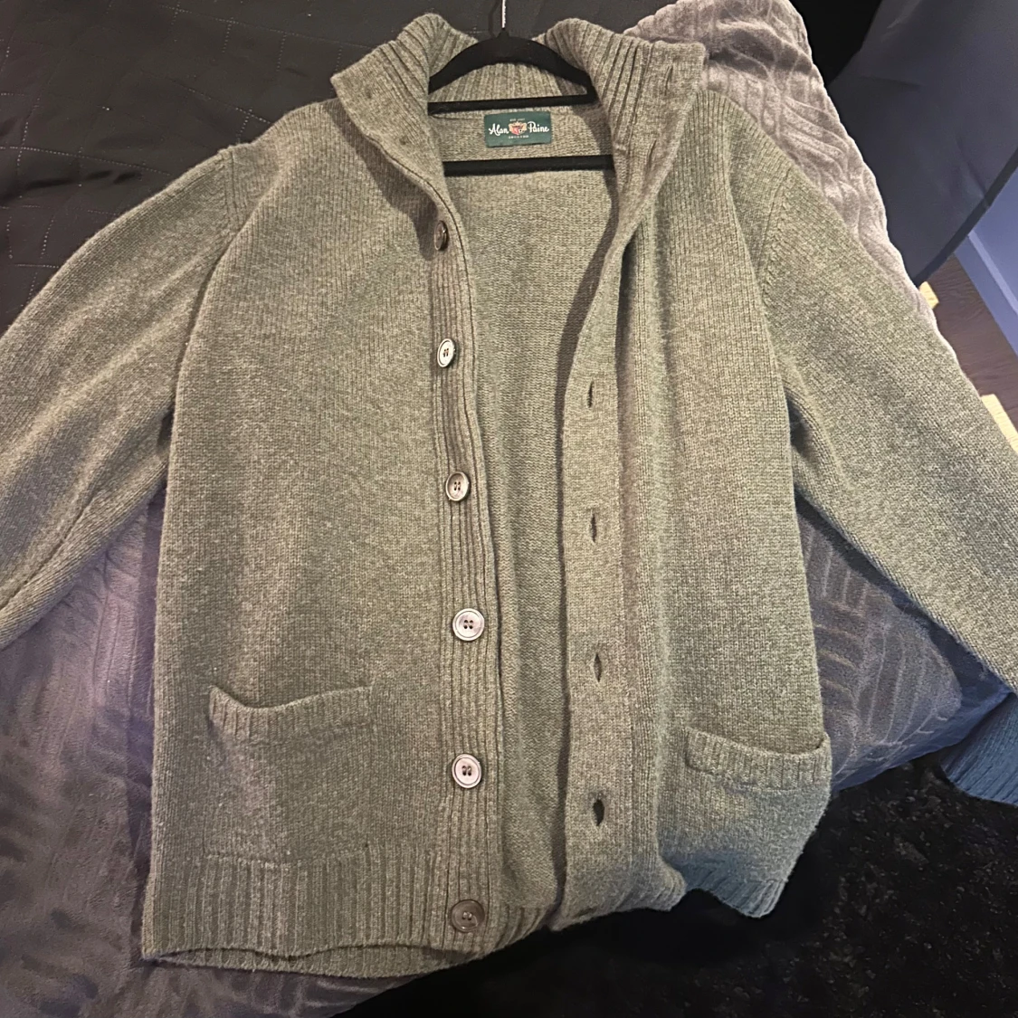 Grön kofta från Alan Paine