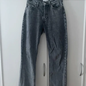 Bootcut jeans  - Gråa bootcut jeans from H&M i bra skick 