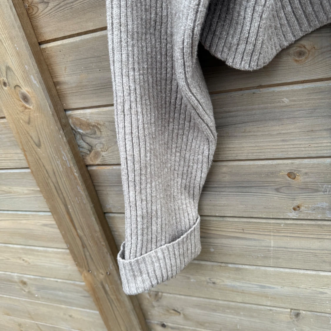 Grå ribbad polotröja från Zara - 4