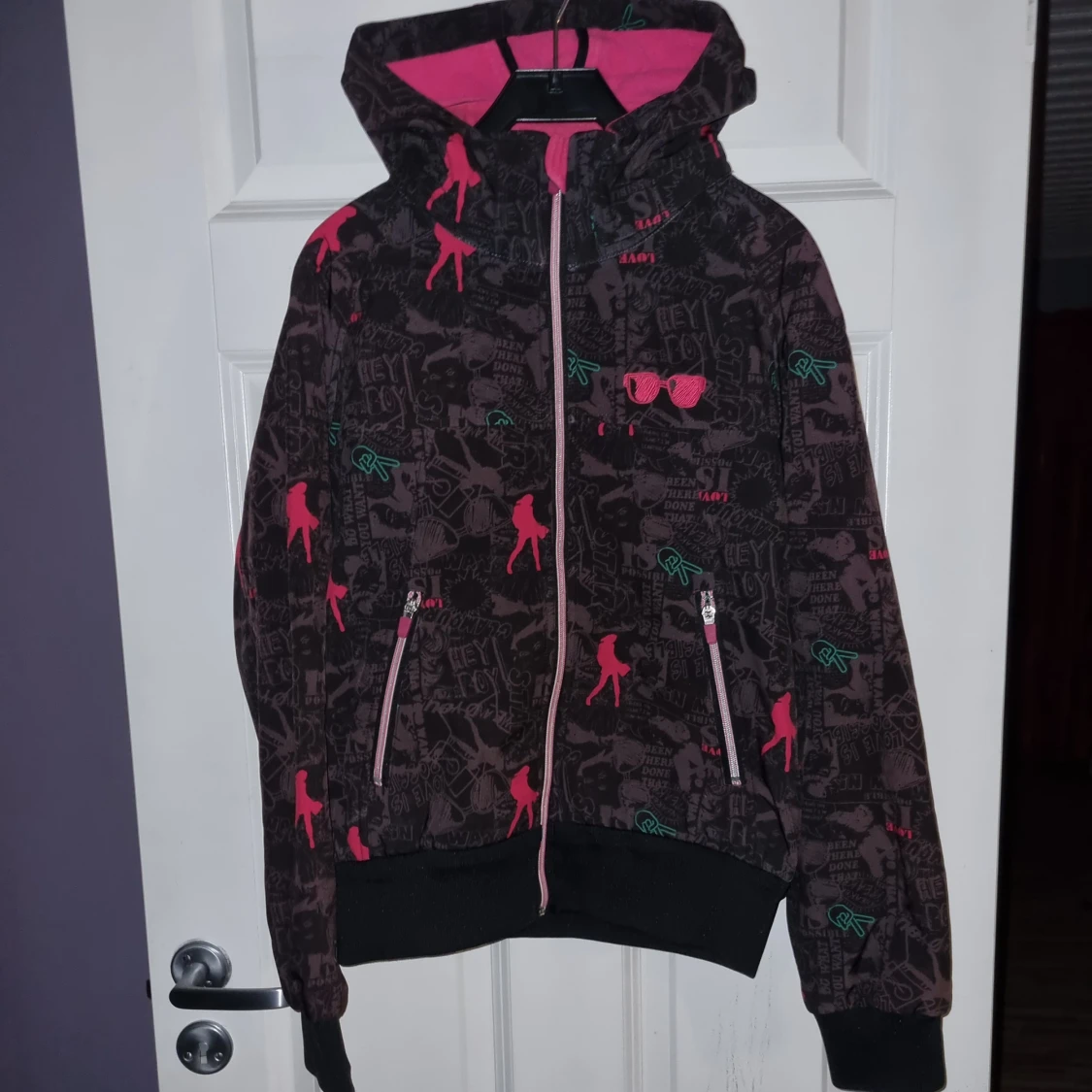 Mönstrad softshelljacka från KappAhl