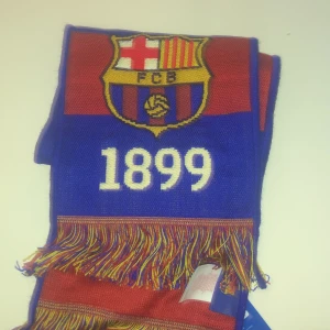 Barcelona halsduk  - Brädd 20 längd 150 aldrig använd skriv till mig här elle på snap @telgahly