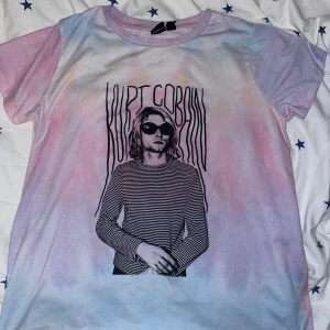 Kurt Cobain t-shirt - Kurt Cobain tisha i storlek M, helt ok skick 🫶🏻