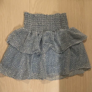 Chelsea kjol - Jättesöt kjol ❤️ Köpt på Chelsea i Göteborg. Helt oanvänd!  Pris kan diskuteras o kan även mötas upp❤️🤩