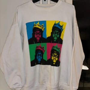 Vitt Kofta Biggie Smalls Tryck - Skick-6/10 Ordenarie pris-400