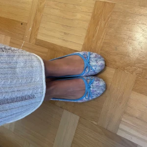 Ballerinaskor i spets  - Jätte snygga och sköna