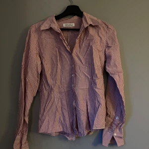 Skjorta från the shirt factory - Väldigt fint skick, storlek 38.