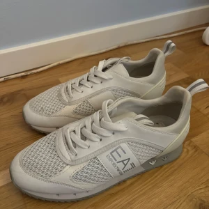 EA7 skor - EA7 skor i storlek 38 som aldrig är använda.