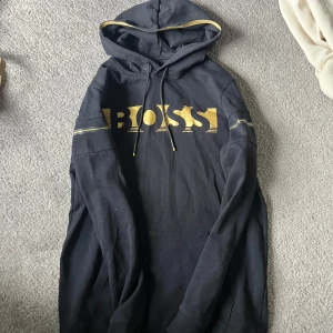 Hugo boss hoddie - Storlek medium, sparsamt använd 