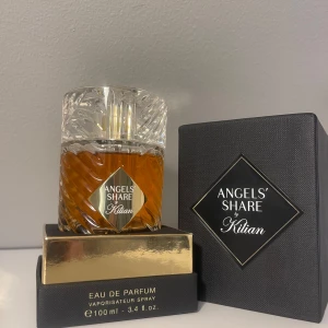 Kilian Angels Share Split 5ml - Säljer splits av min Angels Share Parfym. Passar perfekt nu till vintertiden. Storleken är 5ml, men finns mer vid behov. Du lär inte hitta ett bättre pris. Hör av er vid frågor.
