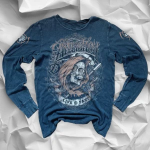 Affliction tröja  - Affliction tröja i 9/10 skick. Hittade samma tröja för 35$. Mer information, bilder och prisdiskussion i dm. Cool goth tröja 