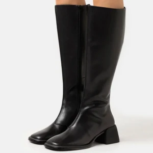 Vagabond stövlar - Slutsålda Vagabondstövlar i st 37, aldrig använda pga att de är för stora. Ny pris 2 395 kr. Äkta läder.