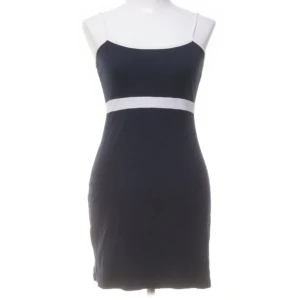 Brandy Melville klänning - En otroligt söt klänning från brandy Melville som jag köpte för 150 kronor på sellpy men säljer då den inte riktigt kommer till användning🫶💕 Vid behov av mer info eller bilder är det bara att kontakta oss vi svarar alltid snabbt!💕🫶