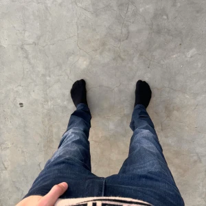 Petrol jeans  - Ett par snygga petrol jeans i bra skick!!🤑🤑 De är i storlek 28/32🥳👍 Jag är 173 å väger 54kg och de sitter bra på mig ( passar nog något större)🥳🥳🎉💸 Säljer de för 340kr💸🤑 Vid minsta fundering kontakta mig!!🤑🤑👍🎉🥳