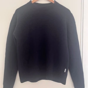 Stickad Lindbergh tröja  - Lindbergh tröja i ganska bra skick utan några defekter. Hör av dig vid minsta lilla fundering.