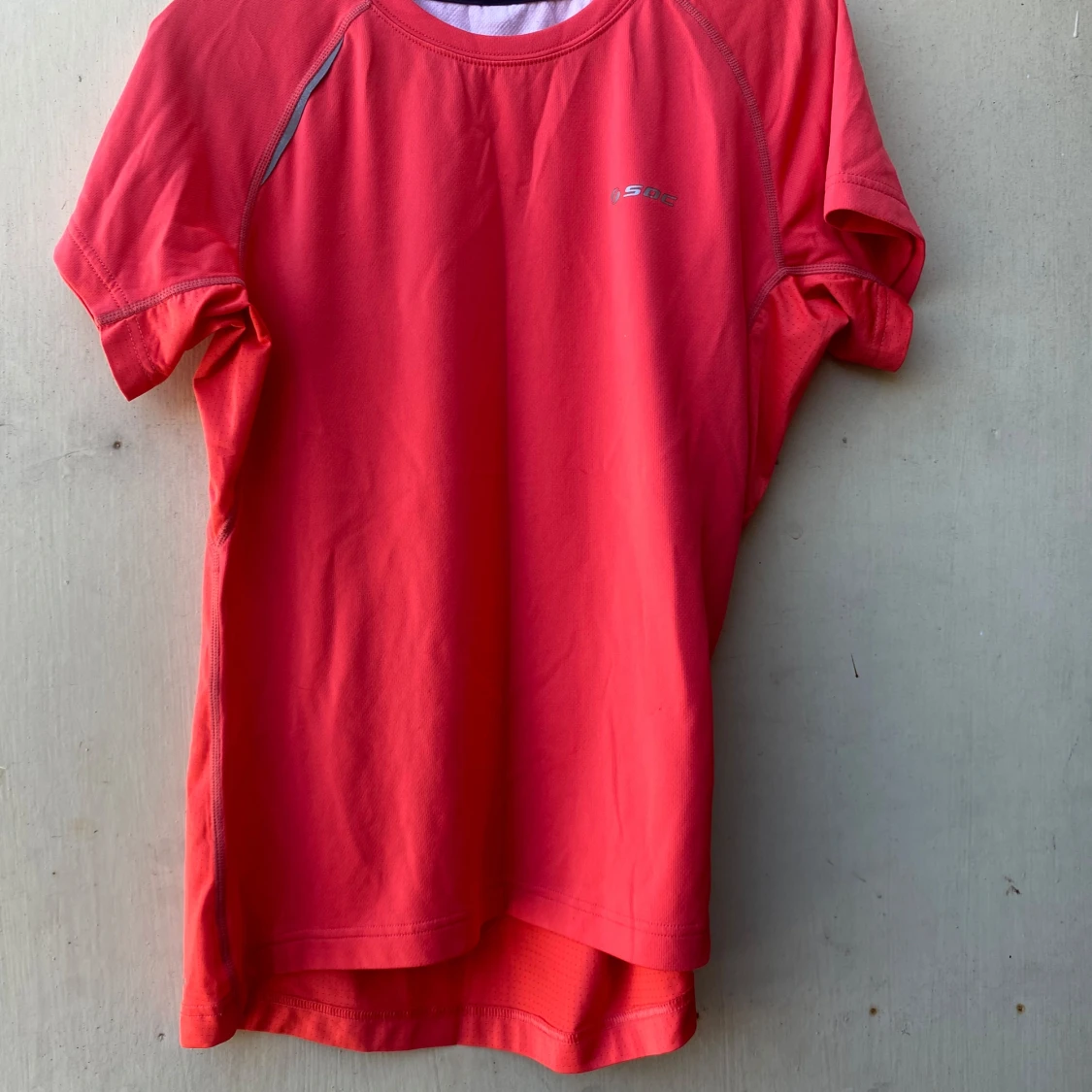 Röd kortärmad t-shirt från Salming