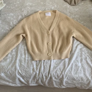 Stickad kofta - Kofta från zara storlek 11-12