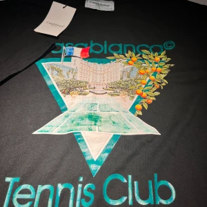 Casa blanca - Säljer en skit fet Casa blanca T-shirt för endast 800kr, topp kvalitet och är storlek S.